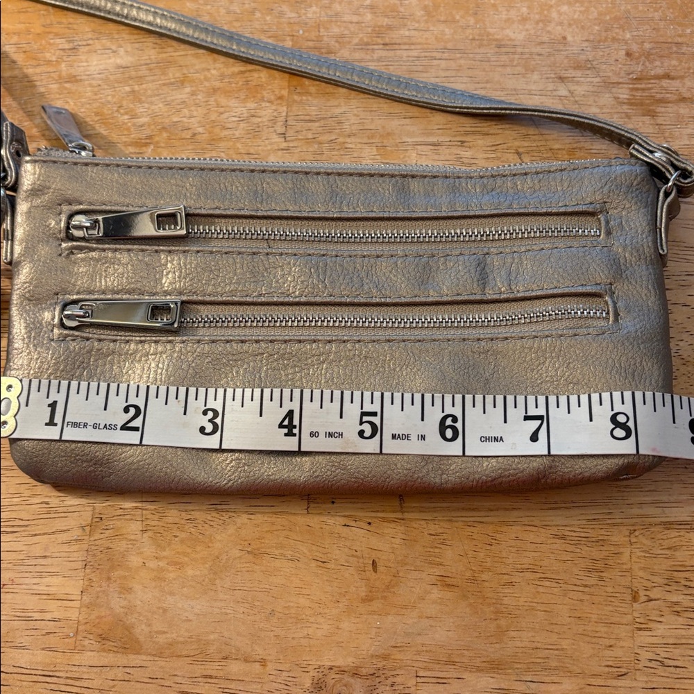 Silver color lightweight night out or travel bag. Cross body fit . - Picture 4 of 6